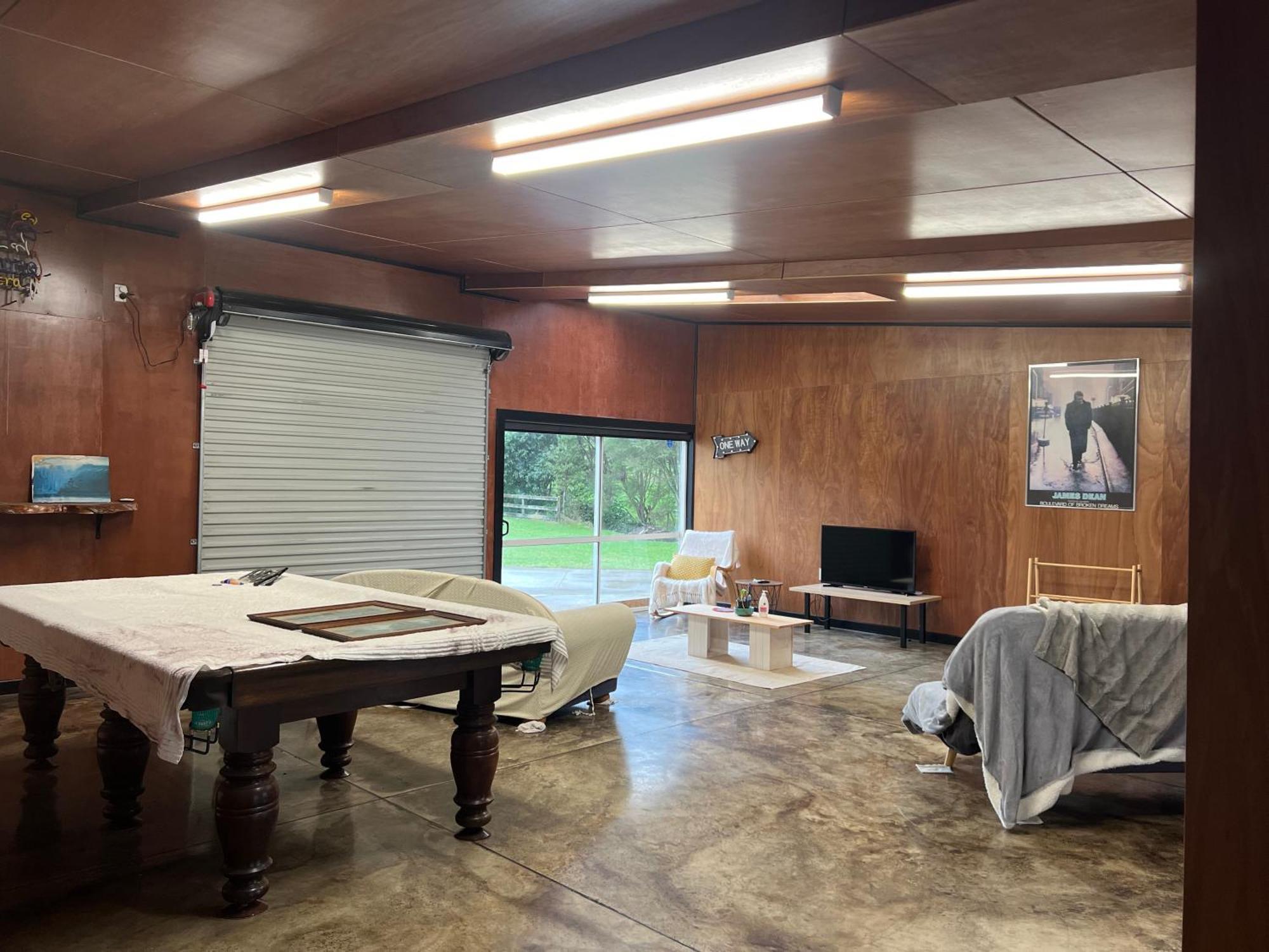 Self Contained Open Shed Space Wainui  Экстерьер фото