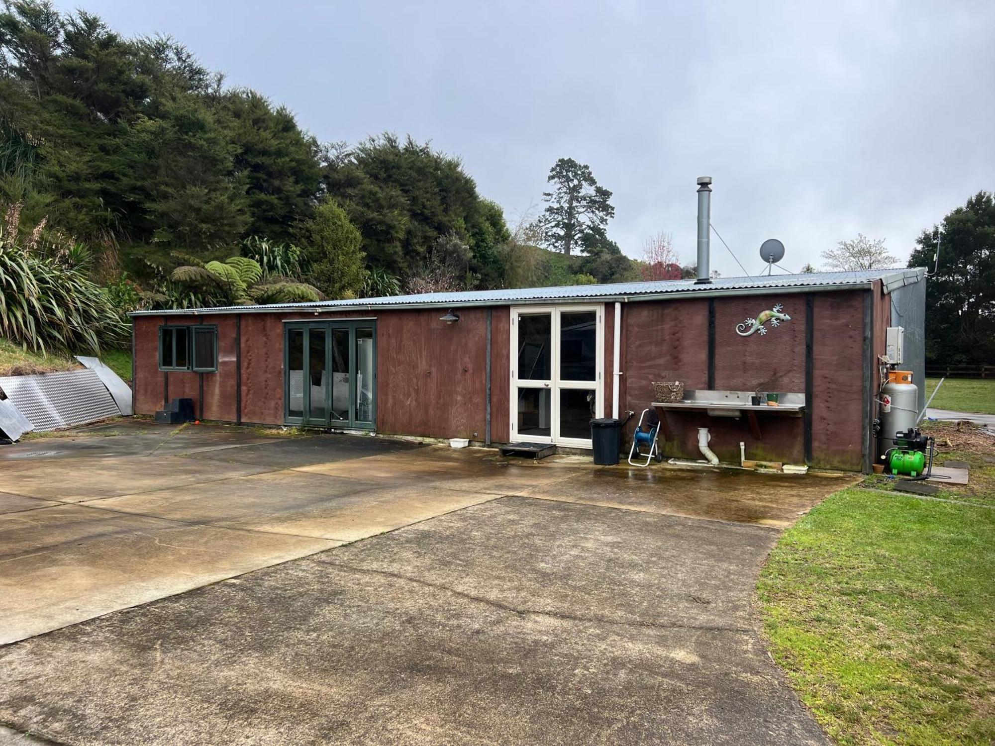 Self Contained Open Shed Space Wainui  Экстерьер фото