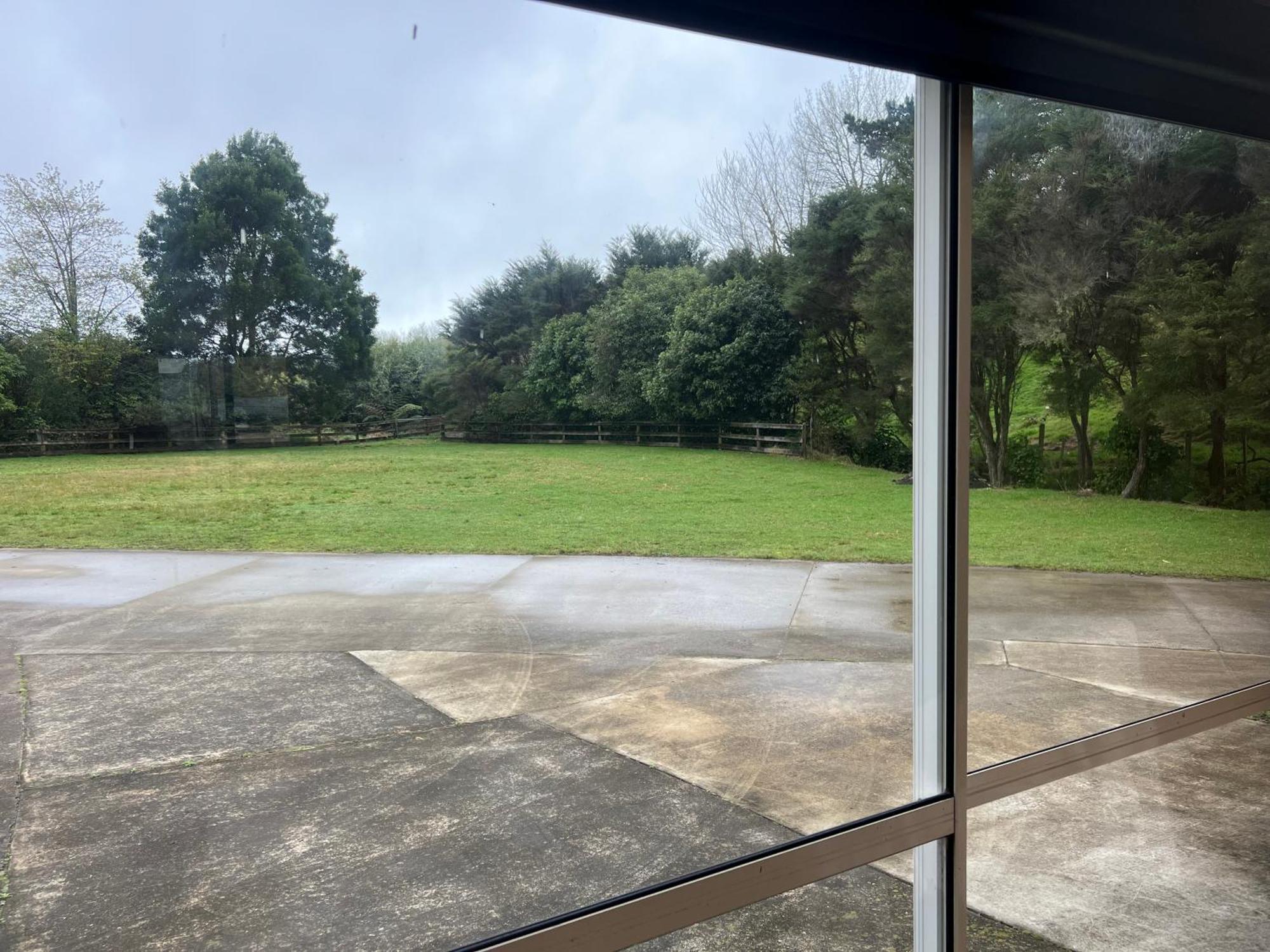 Self Contained Open Shed Space Wainui  Экстерьер фото