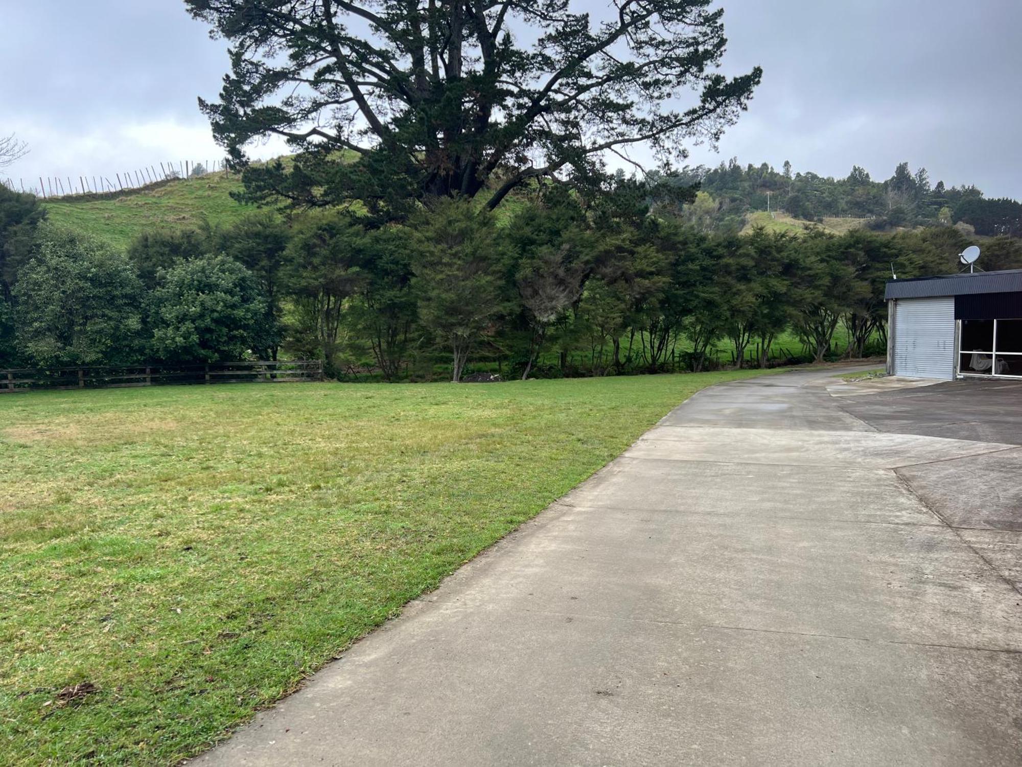 Self Contained Open Shed Space Wainui  Экстерьер фото