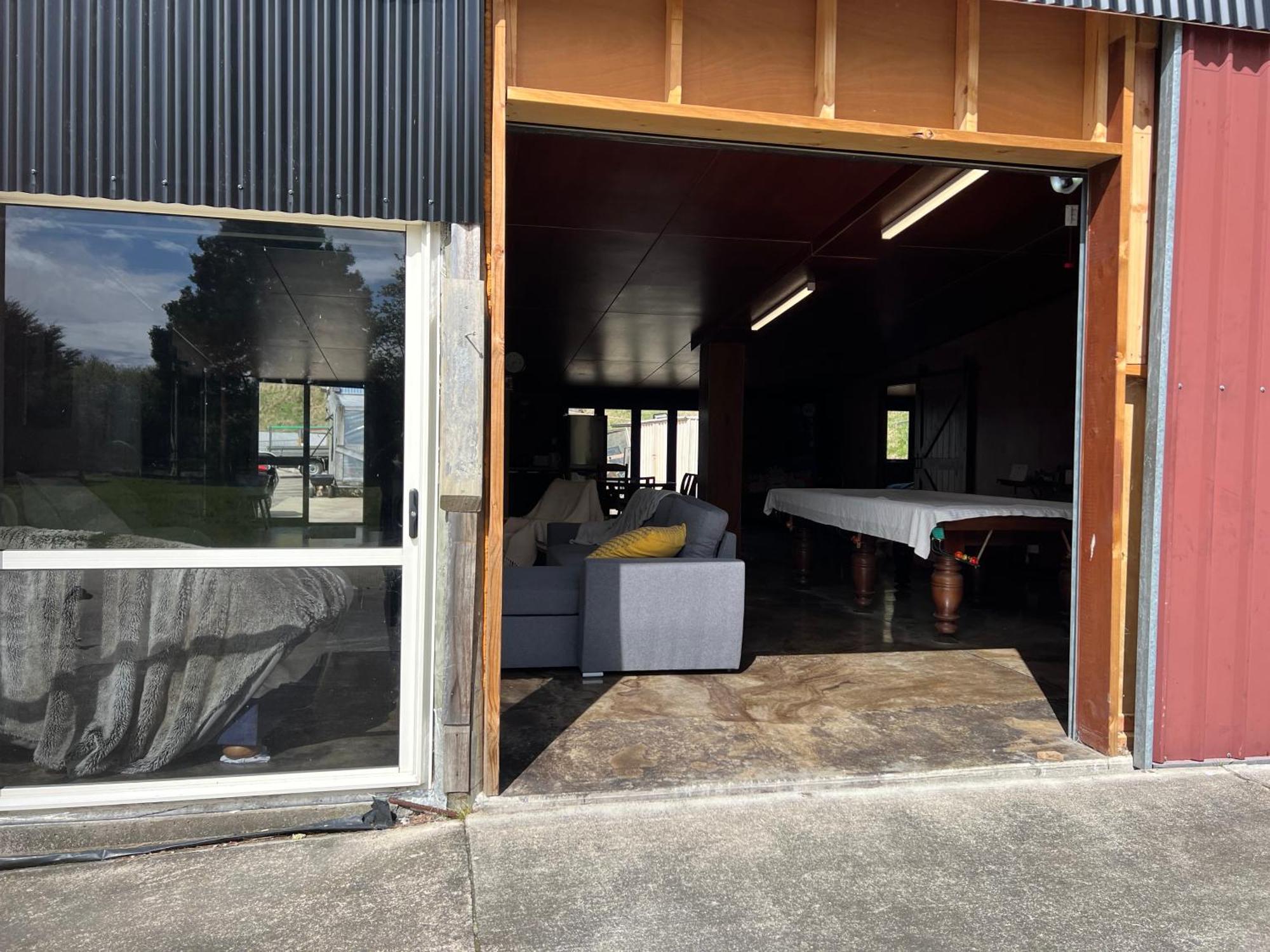 Self Contained Open Shed Space Wainui  Экстерьер фото