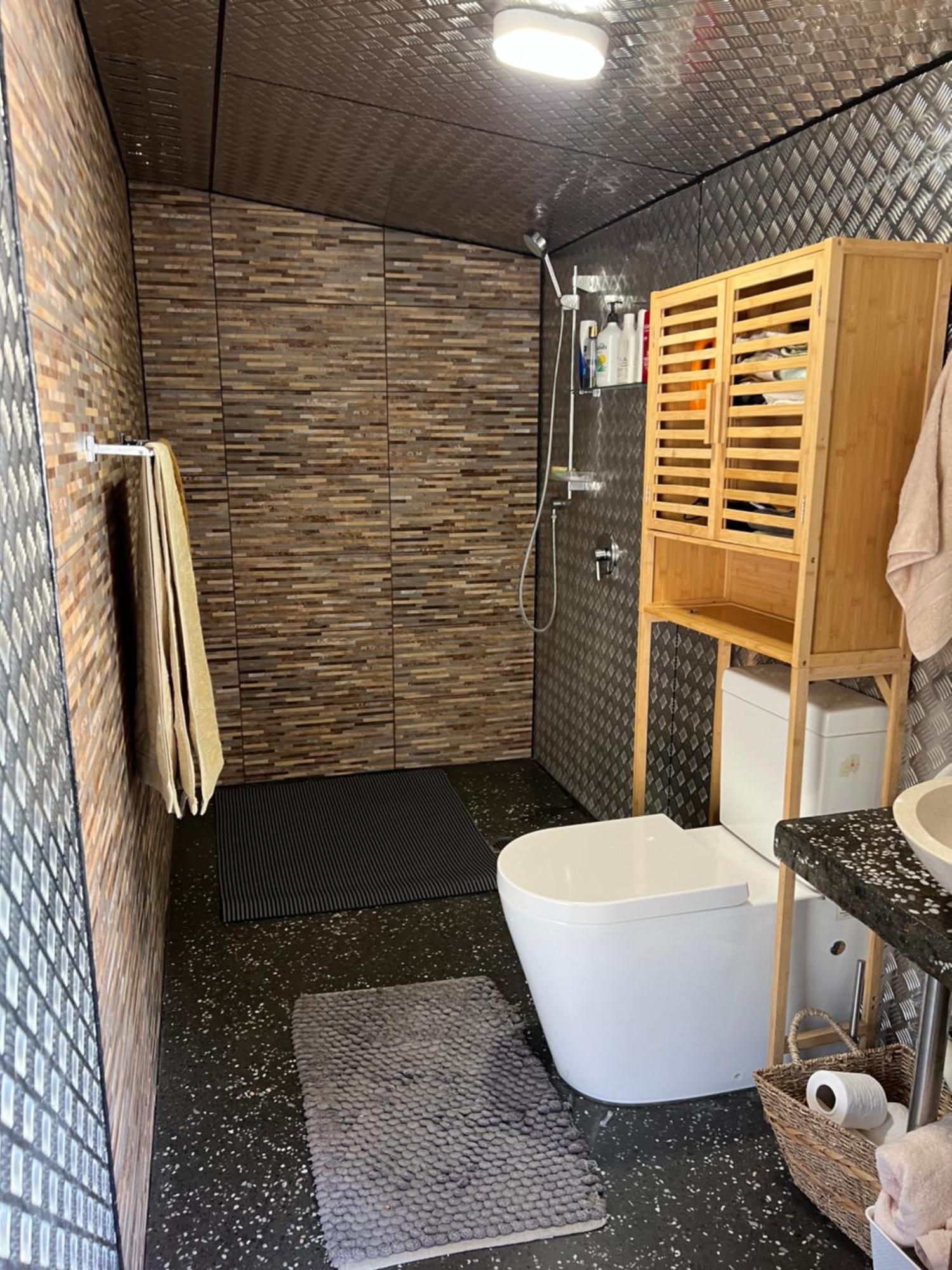 Self Contained Open Shed Space Wainui  Экстерьер фото