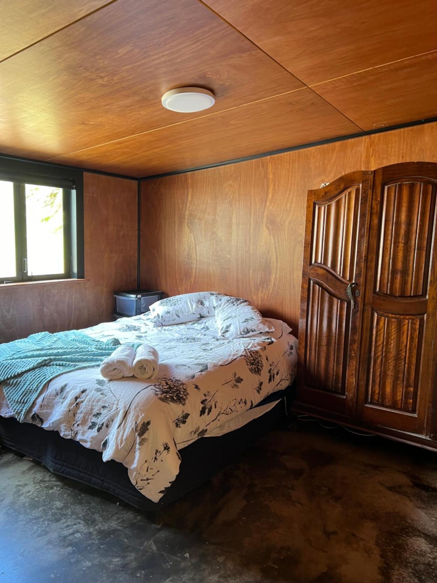 Self Contained Open Shed Space Wainui  Экстерьер фото